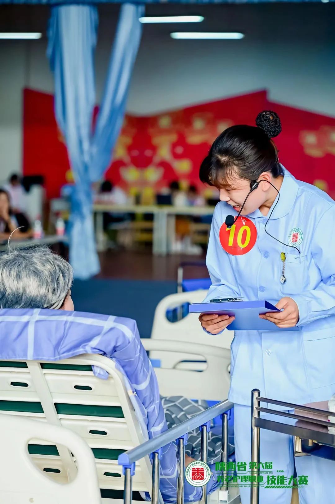 頤悅養(yǎng)老公司的李露露，你是好樣的！