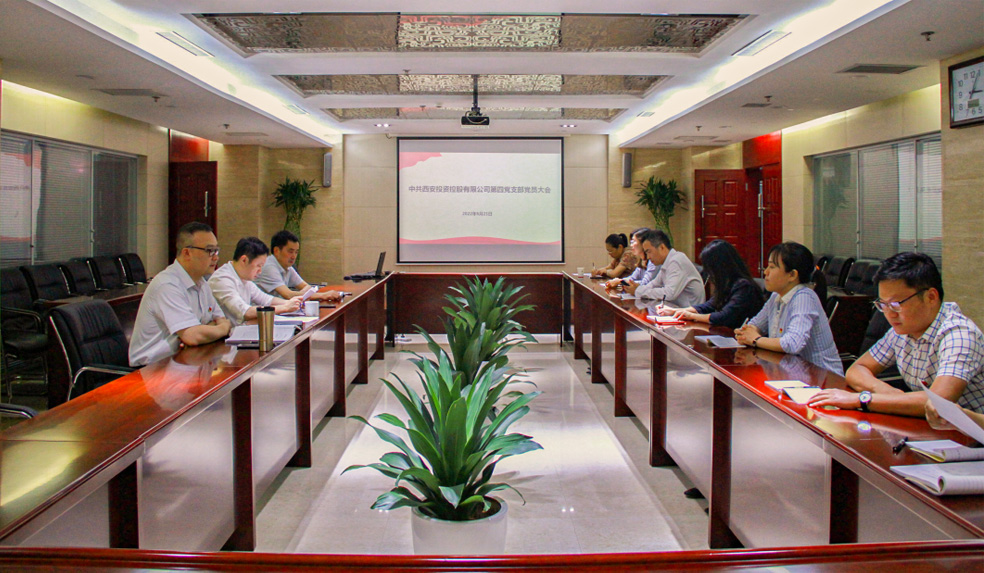 杜巖岫同志參加支部活動，為黨員講授黨課